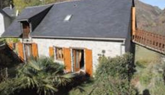 large-volume chalet located between 3 ski resorts