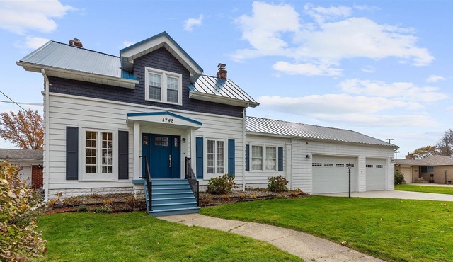 Large waterfront 3 bedroom beautiful home.