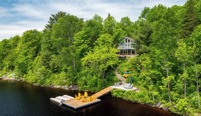 Large Waterfront Boutique Muskoka Lakehouse in Huntsville - The Good Fox 🦊
