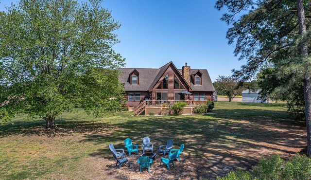 Large waterfront cabin, kayaks & paddle boards, fire pit. Crabbing and fishing!