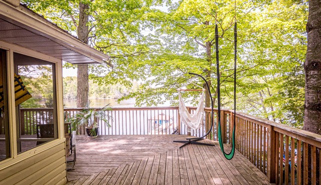 Large Waterfront Cottage! 5 bedrooms (max 12)! Kayaks, SUP, Water Slide, Beach