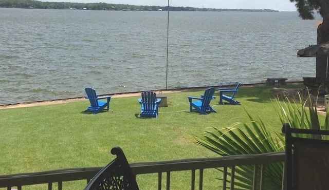 Large Waterfront - Enjoy great lake relaxation outside and fun gaming inside!