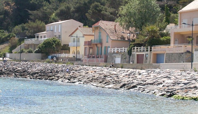 Large waterfront house in unique location