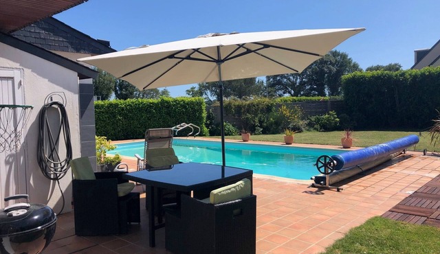 Large, well-appointed house with garden&pool close to the sea and shops