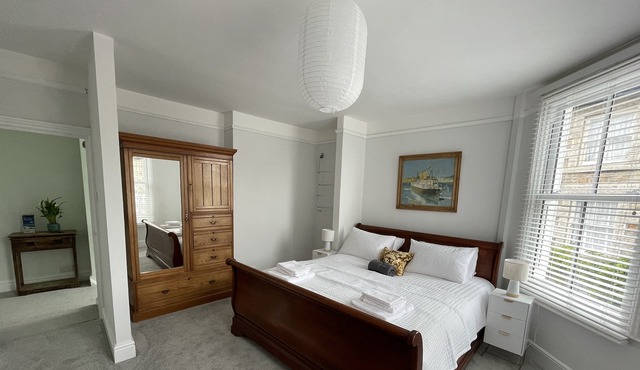 Large well located modern home in Newlyn, Cornwall