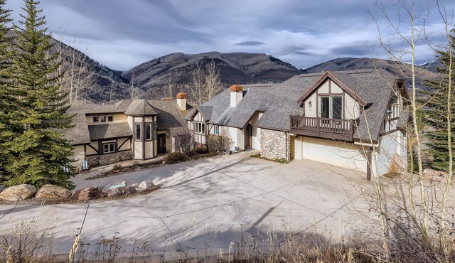 Large West Vail Luxury Home with Gorgeous Views and Amenities
