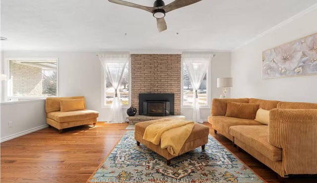 Large Whole Home in Wine Country: Pool Hottub Sauna + Spacious Backyard & Nature