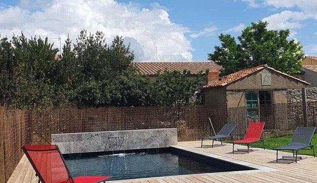 Large winegrower's residence with swimming pool , 14 km from the sea.