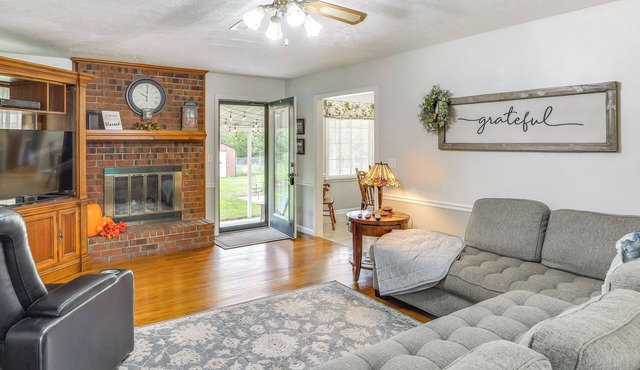 Large Yard & Basketball Hoop: Murfreesboro Home!