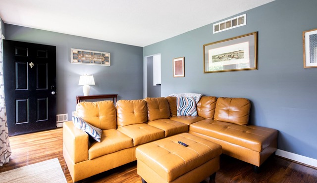 «Large yard big deck gas stove granite Grill lots of parking quiet neighborhood