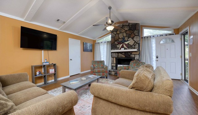 Large Yard, Cabin in the Woods! - Columbus Retreat