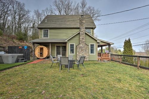 Large Yard + Games: ‘Edgewater Escape’ in Paupack!