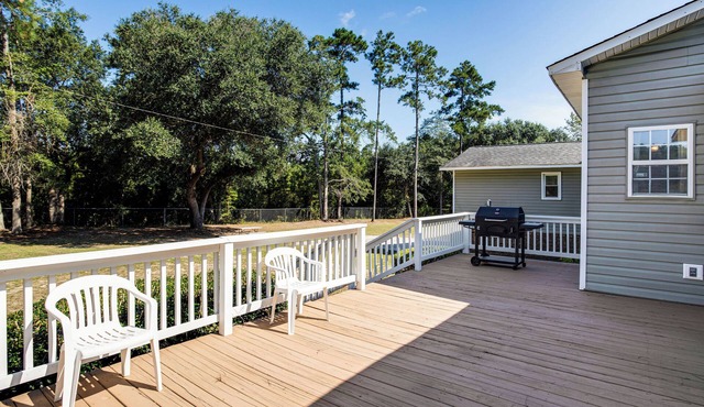 Large Yard & Historic Charm: Orangeburg Retreat!