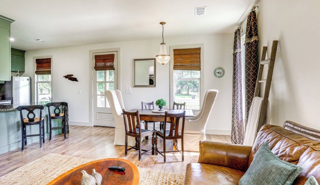 Large Yard: 'Pascagoula Peach' Home in Baton Rouge