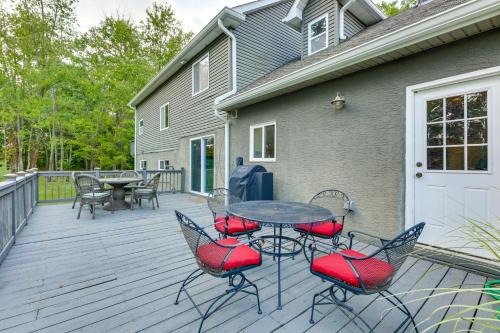 Large Yard with Pond Family Retreat in New Albany!