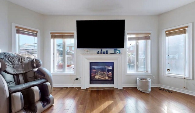 Large4BR 3000sqft home in Mississauga close to 403/407/401/QEWnn