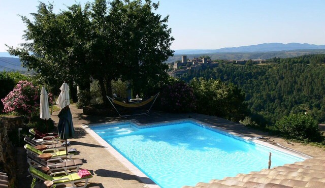 Largentière detached house 6-8 people, sw, Montreal view