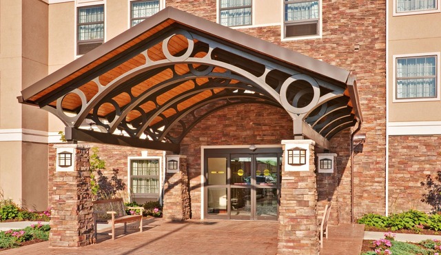 Largest 2-BR Suite, Sleeps 7 Near Buffalo