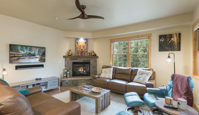 Largest Black Bear Townhome - Ping Pong Table - on Demand Ski Shuttle