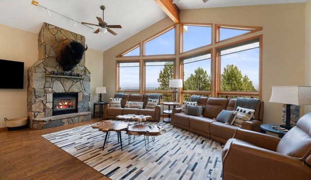 Largest Custer Lodge-Sleeps 22