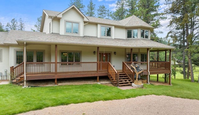 Largest Hill City Cabin-Sleeps 20 with Hot Tub