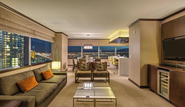 Largest Penthouse @ Vdara ! 2 BR/Ab Fab 270 ° Strip Views! Sleeps 7! 47th Flo