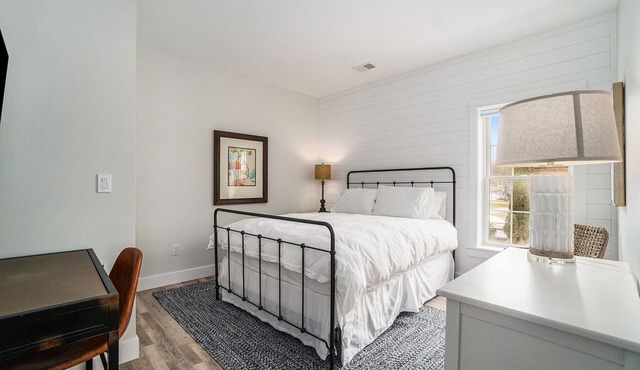 Largest Upstairs unit at the Dala House (sleeps 4)
