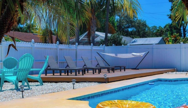 Largo 4BR Oasis: Pool, Hot Tub, Fire Pit, Game Rm!