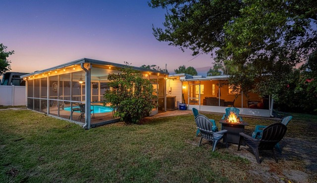 Largo Pool House & Firepit