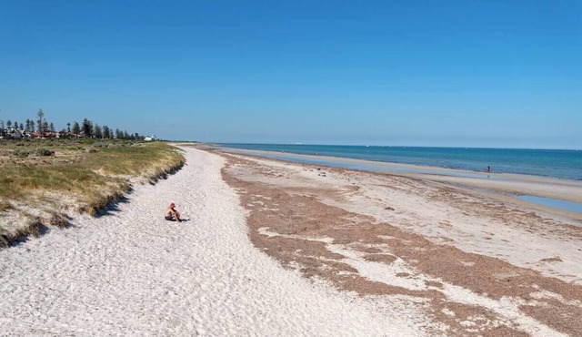 Largs Bay 'Oasis' - Jetty Views - Beach - A walk to the beach