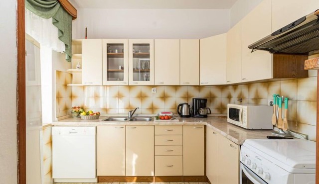 Larisa (IPC141) by Interhome