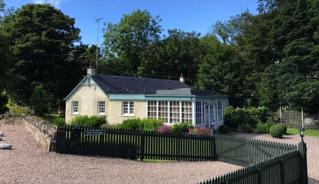 Lark Cottage: 3 Bedrooms, 3 Bathrooms, Tranquil Rural Setting, 20 mins from city