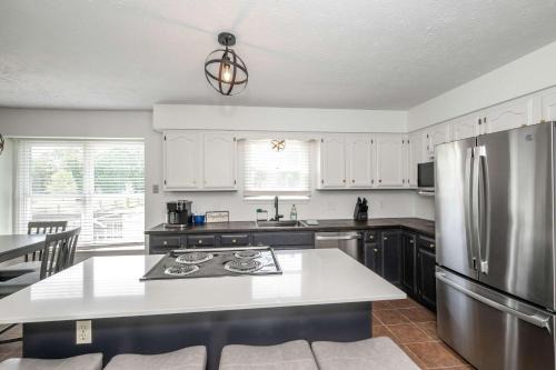 Lark Meadow Retreat Sleeps 10