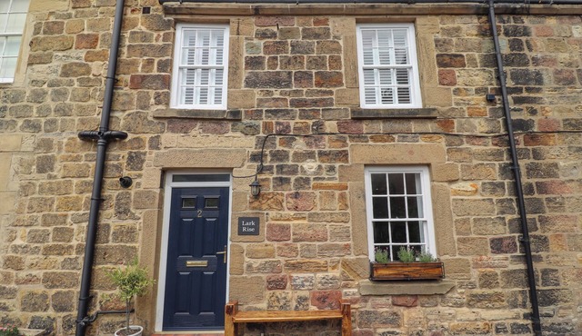 LARK RISE, family friendly, country holiday cottage in Alnmouth