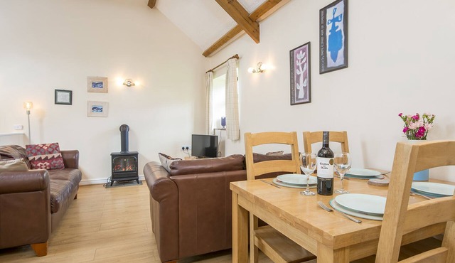 Lark View, Holiday Cottage Bosherston, Sleeps 4, 2 bedrooms, bathrooms