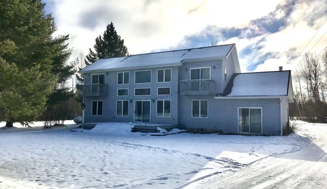 Larks Lake Lodge: Sandy Toes & Sunny Skies – Your Summer Getaway Awaits!