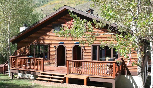 LARKSPUR CABIN EAST/WEST SLEEPS 16, 2 decks, 2 Hot tubs free Vail bus, 7 car