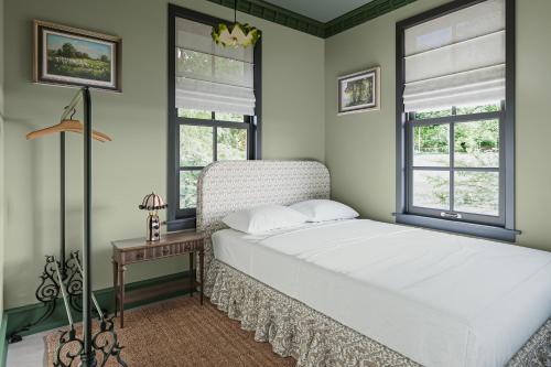 Larkspur - Upscale 2 Bedroom Villa at Petite Acres