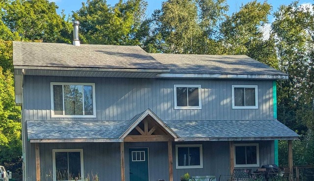 Larkwhistle |SAUNA| CHICKENS |Near BEACHES