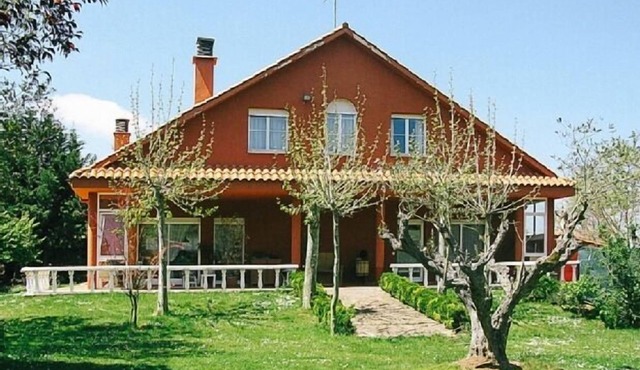Larrate House for 12 people