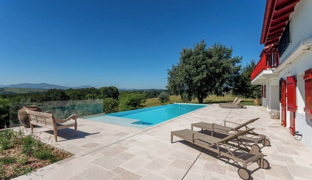 LARREISTA - Superb Basque farmhouse with swimming pool and panoramic view