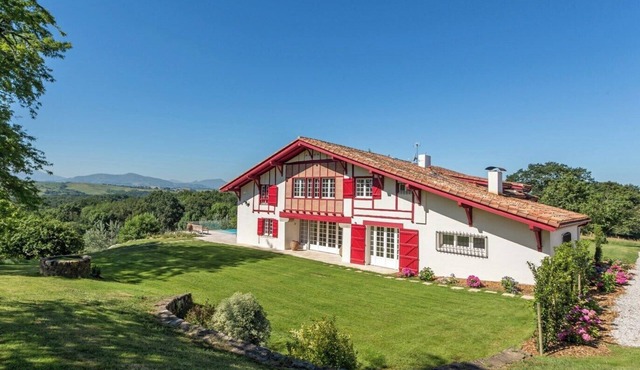 LARREISTA - Superb renovated Basque farmhouse - swimming pool and panoramic view - sleeps 14