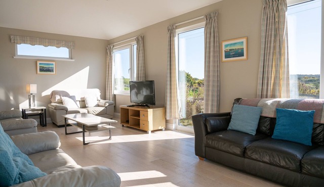 Larroch Farmhouse - a house that sleeps 10 guests in 5 bedrooms