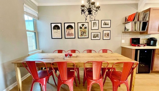 Larry's Lancaster Landing: 3 bedroom row house, walkable to downtown Lancaster