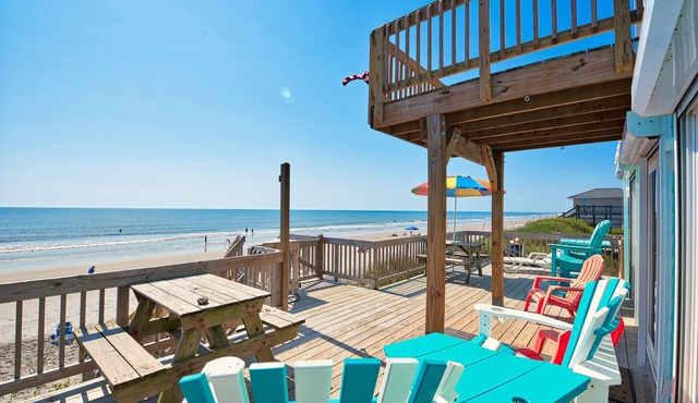 Larry’s Lazy Susan: Steps to the Surf, Perfect for Paws & Sunsets Reduced Rates