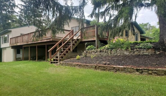 Larsen Farm Secluded Farmhouse with Hotubn