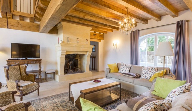 Lartigue - Four Bedroom Villa, Sleeps 8