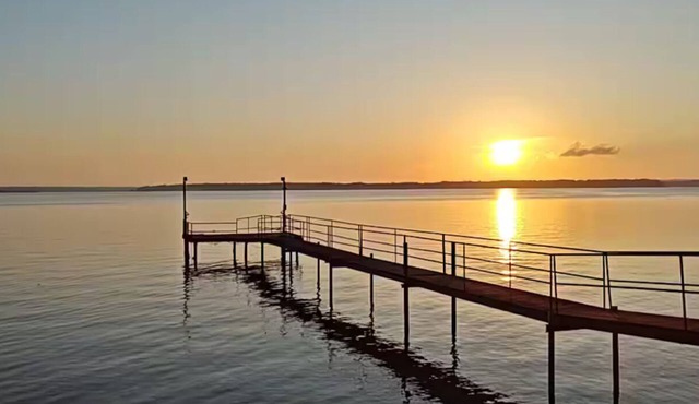 LaRue's Private Lakeside Cottage