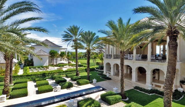 Las Brisas - Luxury ocean and golf front mansion with staff in exclusive resort