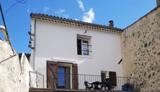 Las Cigalas - renovated stone house * air conditioning * parking